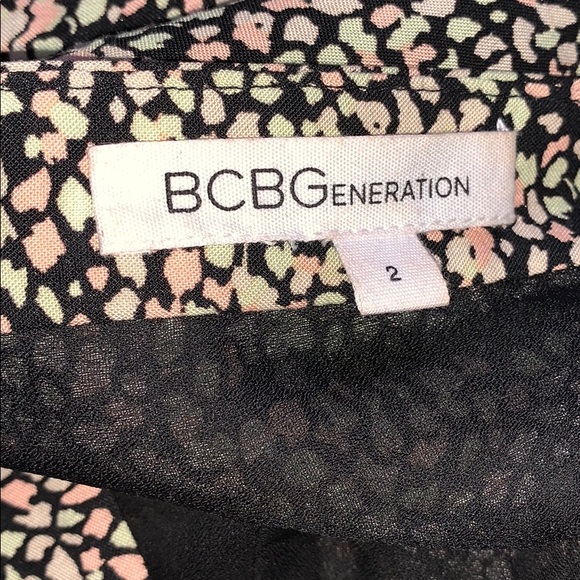 // Floral BCBG Dress // - Picture 4 of 5